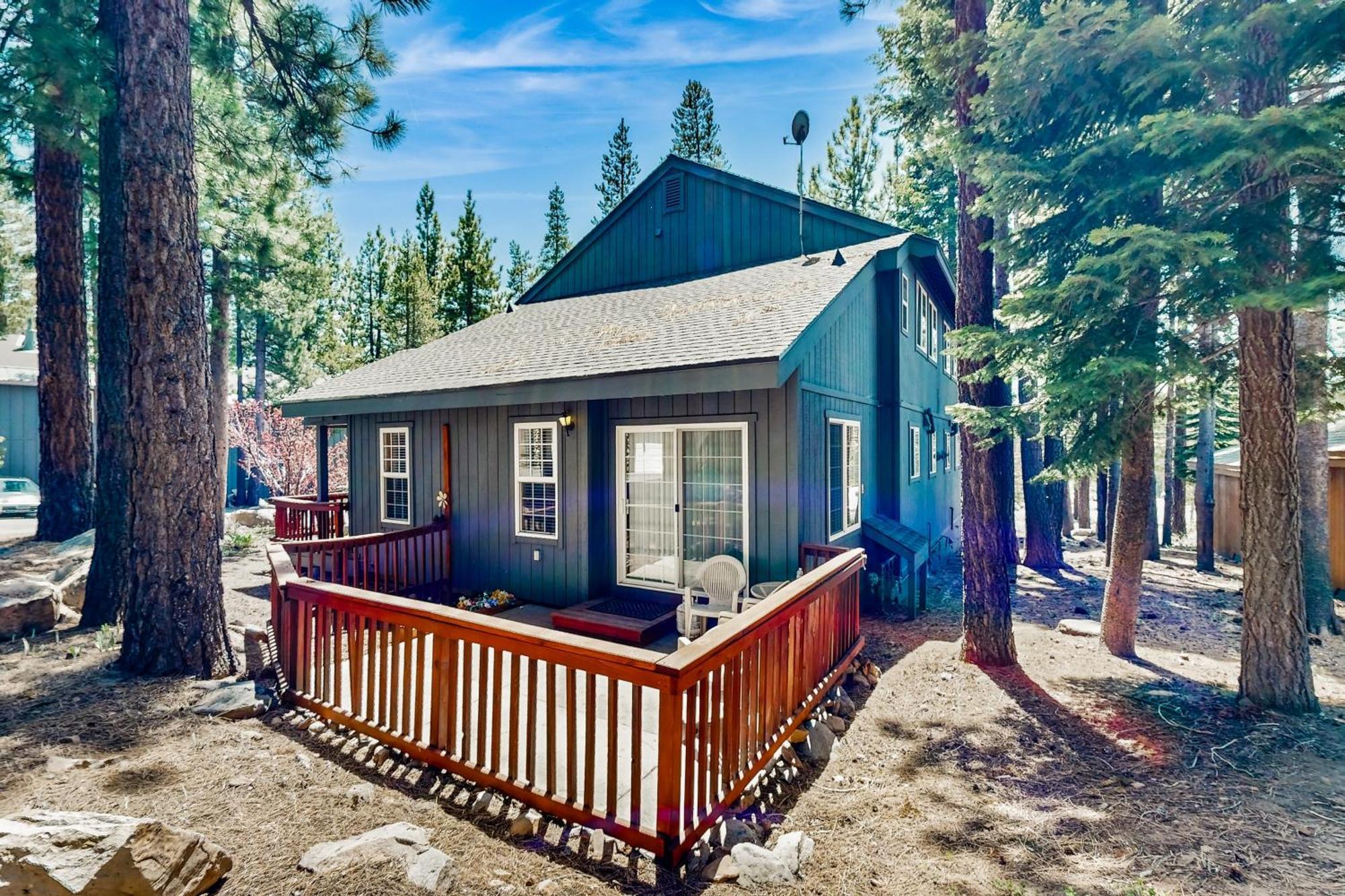 Little Pinecone Retreat * Truckee